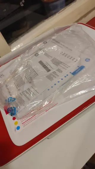 Impresora HP Todo-en-Uno Roja y Blanca