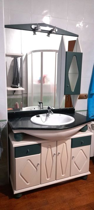 Mueble de baño lavabo beige y verde