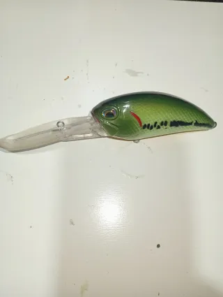 Señuelo de pesca verde con babero