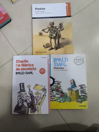 Tres libros de lectura en primaria.