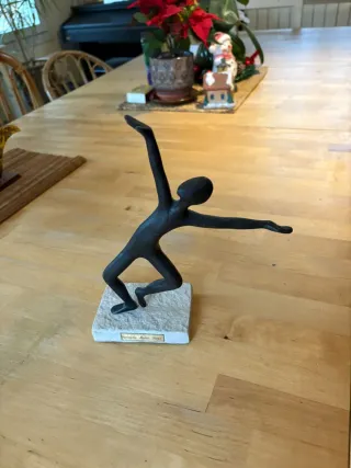 ⚜ Escultura de bronce,artista Giancarla Muñoz Reye