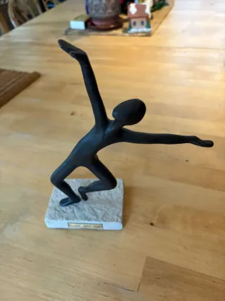 ⚜ Escultura de bronce,artista Giancarla Muñoz Reye