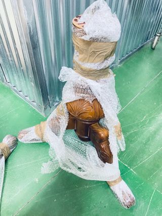 Sillas de salón vintage y mesa extensible.