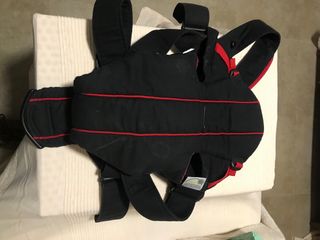 Mochila Portabebés BabyBjorn Negra y Roja