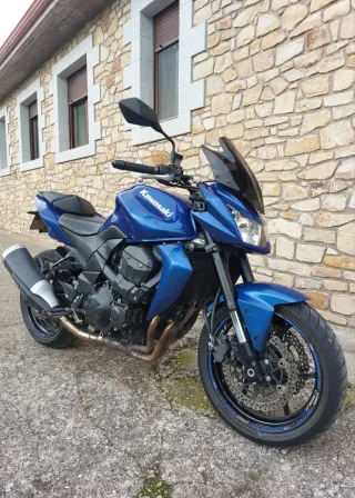 Kawasaki z750 azul
