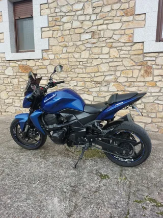 Kawasaki z750 azul
