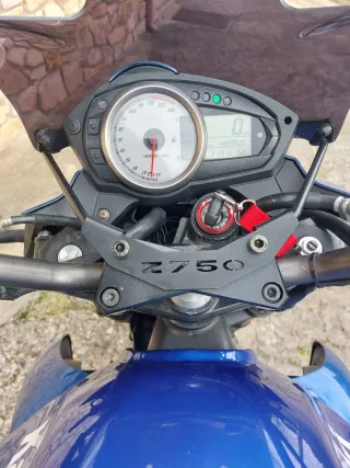 Kawasaki z750 azul
