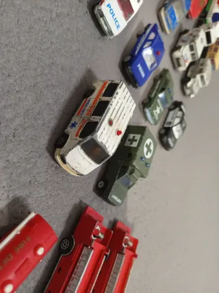 Escucho ofertas Lote 6 coches Majorette