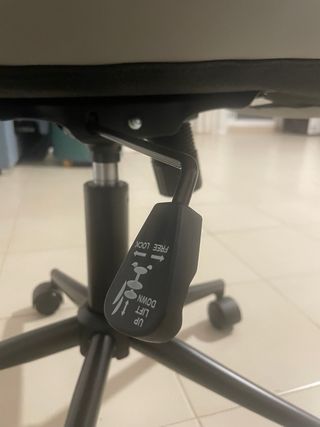 Silla ergonómica de oficina gris