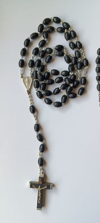 Lote 2 rosarios antiguos con crucifijo funda cuero