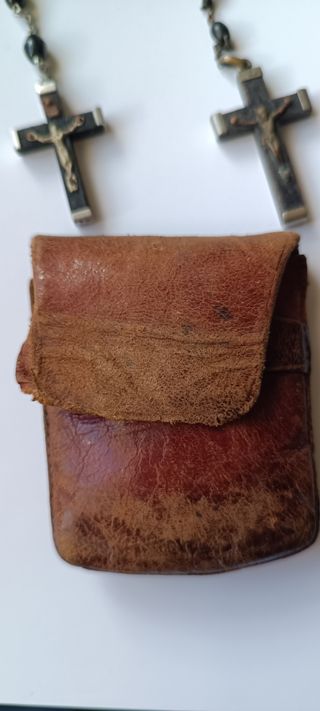 Lote 2 rosarios antiguos con crucifijo funda cuero
