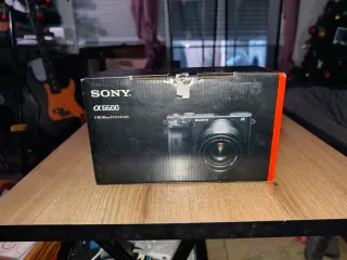 Cámara Sony A6600 + Objetivo 18-135mm + Smallrig