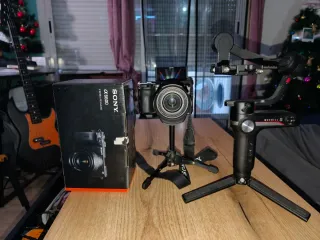 Cámara Sony A6600 + Objetivo 18-135mm + Smallrig