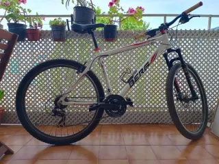 Bicicleta de Montaña Berg Blanca