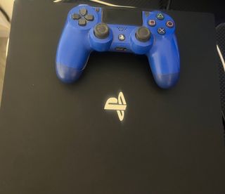 PS4 800GB con 1 mando