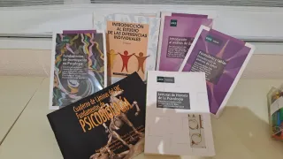 Lote de libros de la UNED