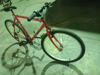 Bicicleta Roja Avenger
