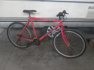 Bicicleta Roja Avenger