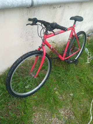 Bicicleta Roja Avenger