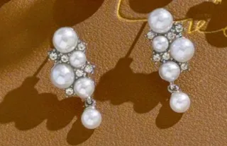 Pendientes de perlas y circonitas sintéticas