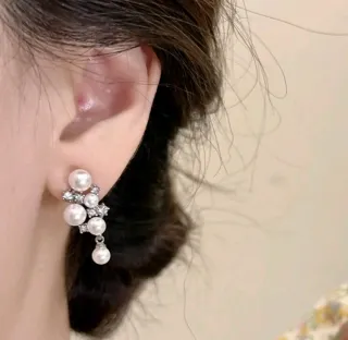 Pendientes de perlas y circonitas sintéticas