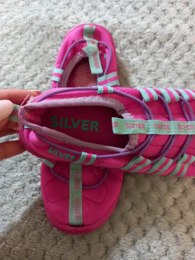 Escarpines rosas talla 32