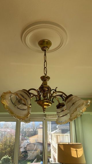 Lámpara colgante dorada de cristal