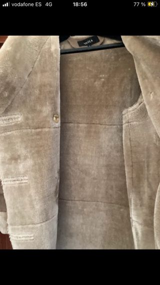 Abrigo largo beige con borreguito