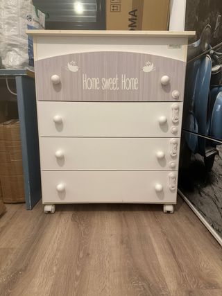 Cómoda bebé Micuna con bañera