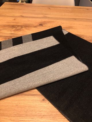 Sciarpa uomo a righe nere e grigie