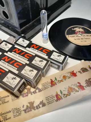Cine NIC SONORO con gramofono, 4 pelis y 1 disco