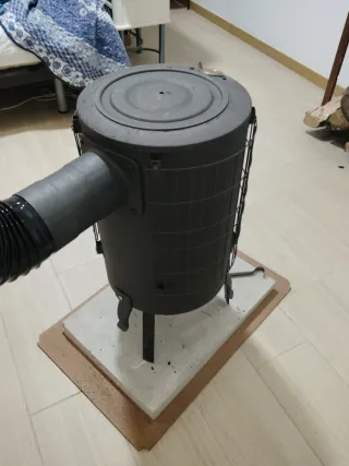 Estufa de leña Tecka L4 con parrilla y catalizador