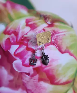 Pendientes hechos a mano corona y fresa