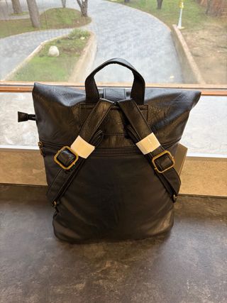 Mochila de piel búfalo en color negro