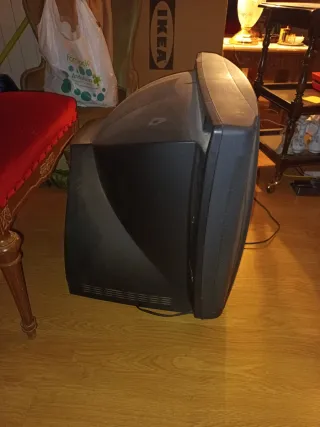 Televisión Antigua LG Negra