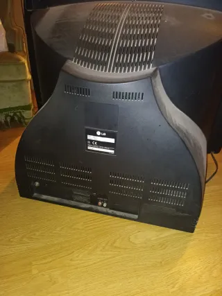 Televisión Antigua LG Negra