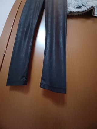 Set Leggings neri e Maglia fantasia