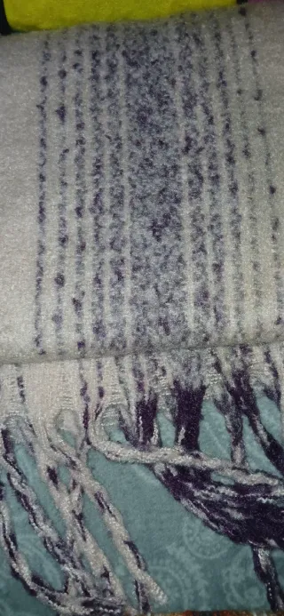 5 Chal, bufanda y tocado beige/morado