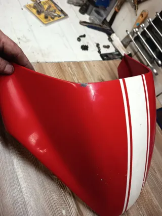 Tapa colín Ducati Monster Roja y Blanca