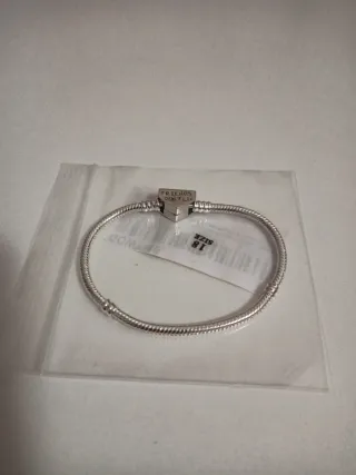 Pulsera, No es dePandora Stranger Thinks.