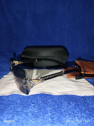 Gafas de sol Cartier negras y doradas