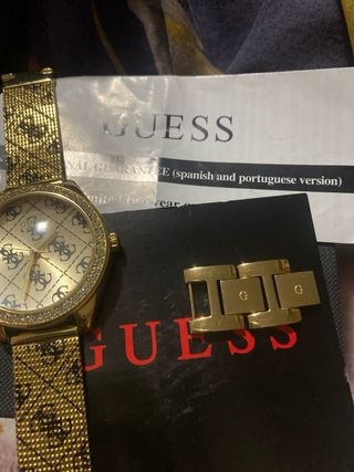 Reloj Guess Dorado Mujer