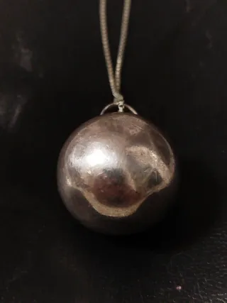 Colgante plata 925 con cadena y sonajero.