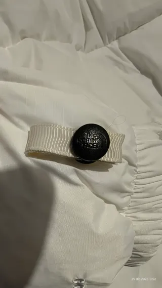 Cazadora The North Face beige y blanca