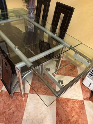 Mesa de cristal templado y metal