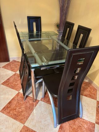 Mesa de cristal templado y metal