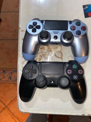PS4 Slim 1TB + Mando Original + Cables