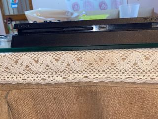 PS4 Slim 1TB + Mando Original + Cables