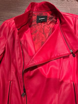 Chaqueta Desigual roja de cuero talla 40