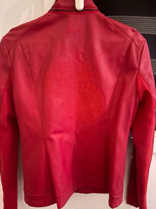 Chaqueta Desigual roja de cuero talla 40